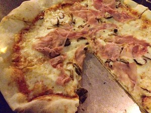 Pizza with speck and mozzarella from Aquolina - one of the best meals I ate in 2015